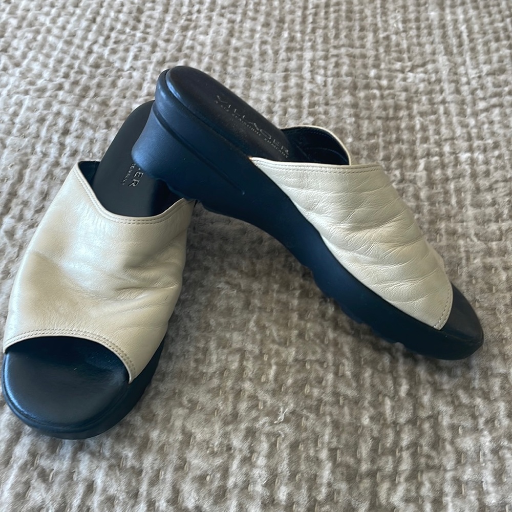 Liz Claiborne villager comfort sandals